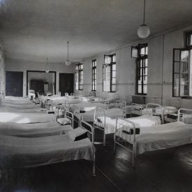 Dormitor al internatului Școlii Centrale
